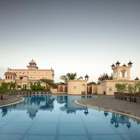 Uday Palace Navsari, A Member Of Radisson Individuals Exterior foto