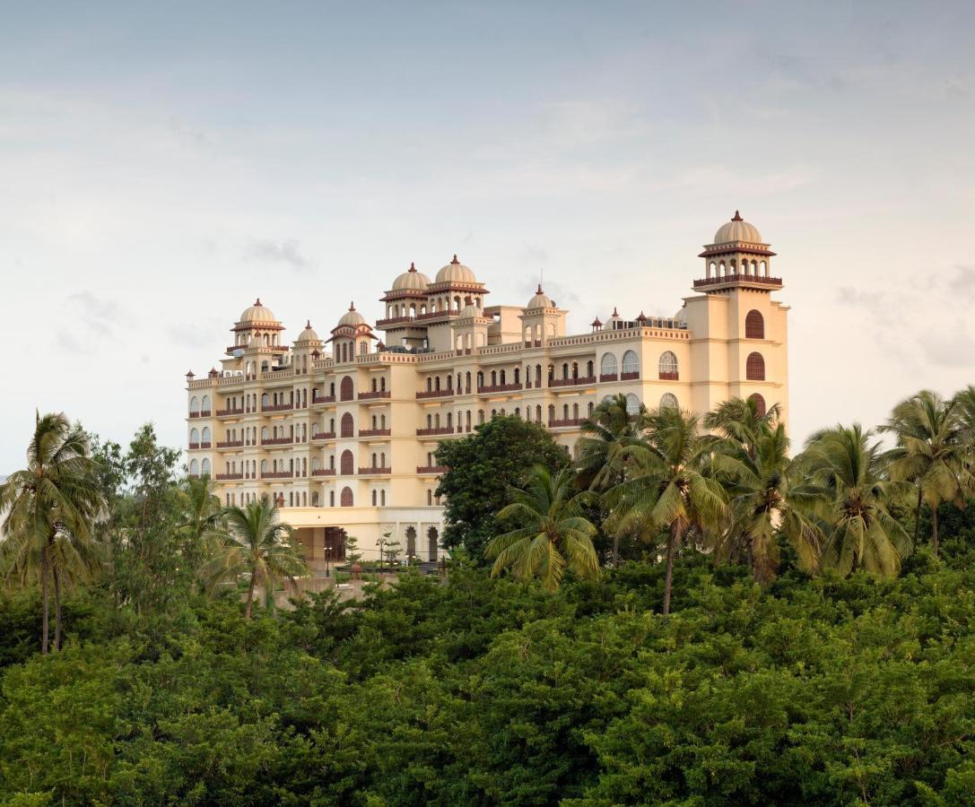 Uday Palace Navsari, A Member Of Radisson Individuals Exterior foto