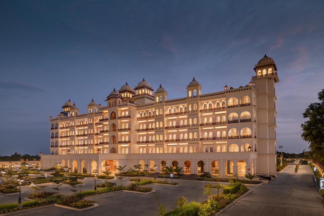 Uday Palace Navsari, A Member Of Radisson Individuals Exterior foto