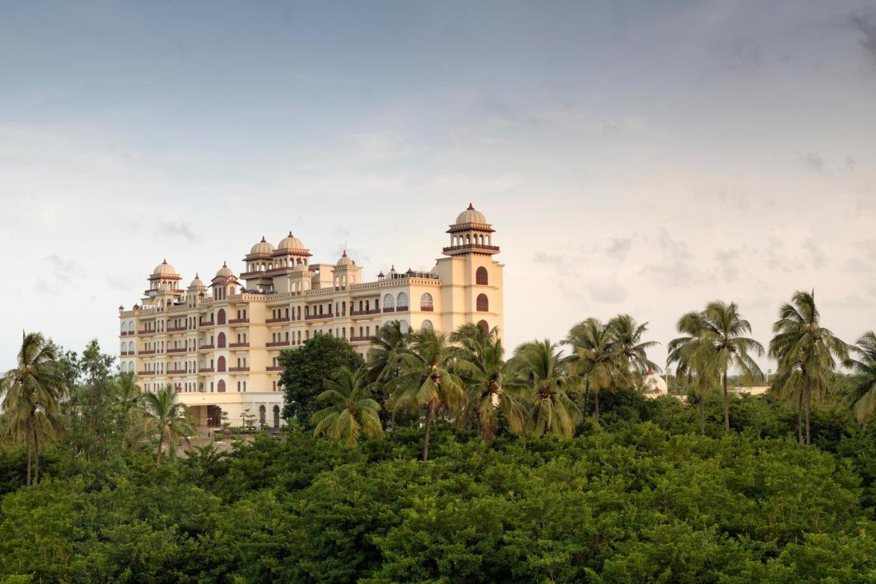 Uday Palace Navsari, A Member Of Radisson Individuals Exterior foto