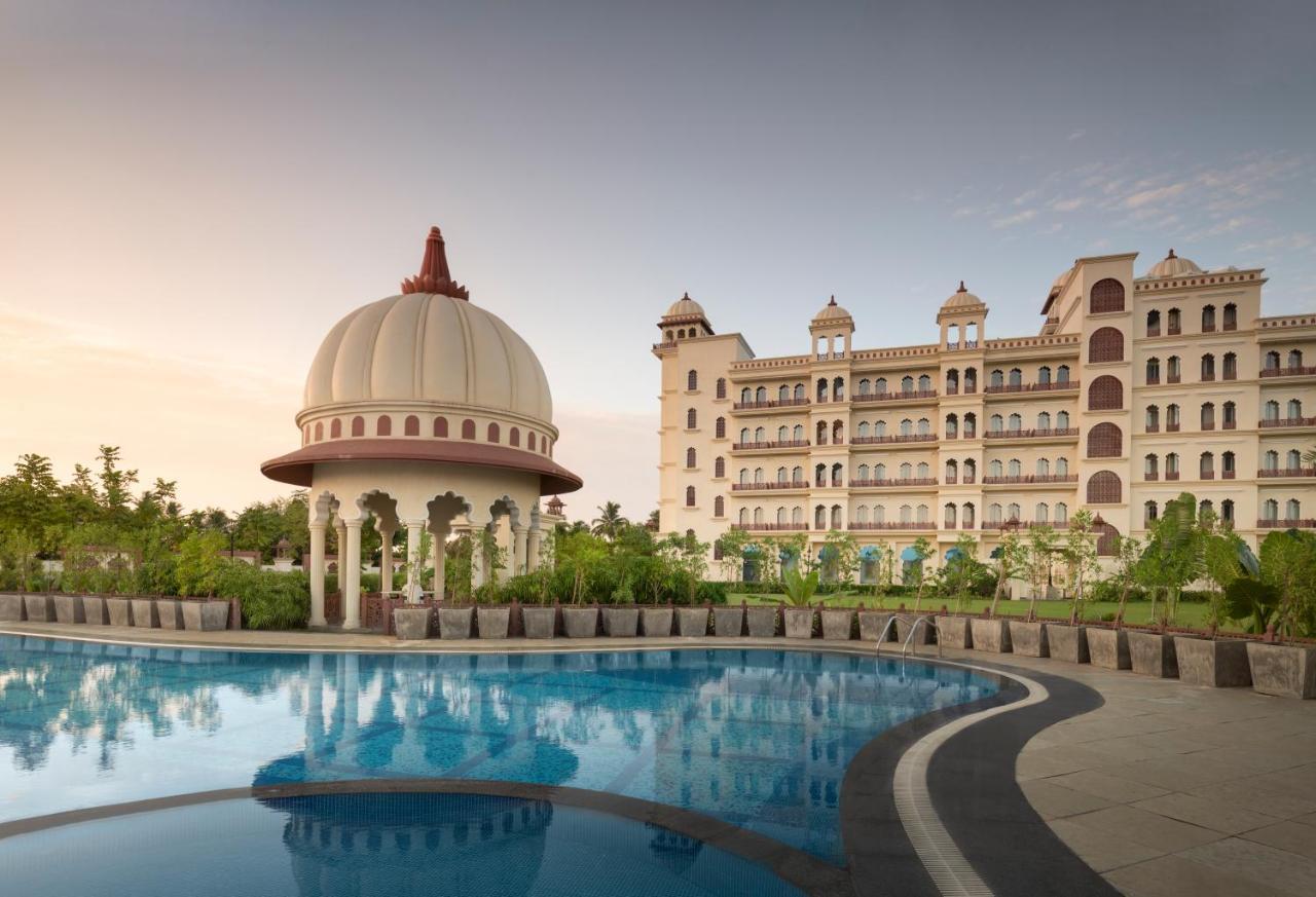 Uday Palace Navsari, A Member Of Radisson Individuals Exterior foto
