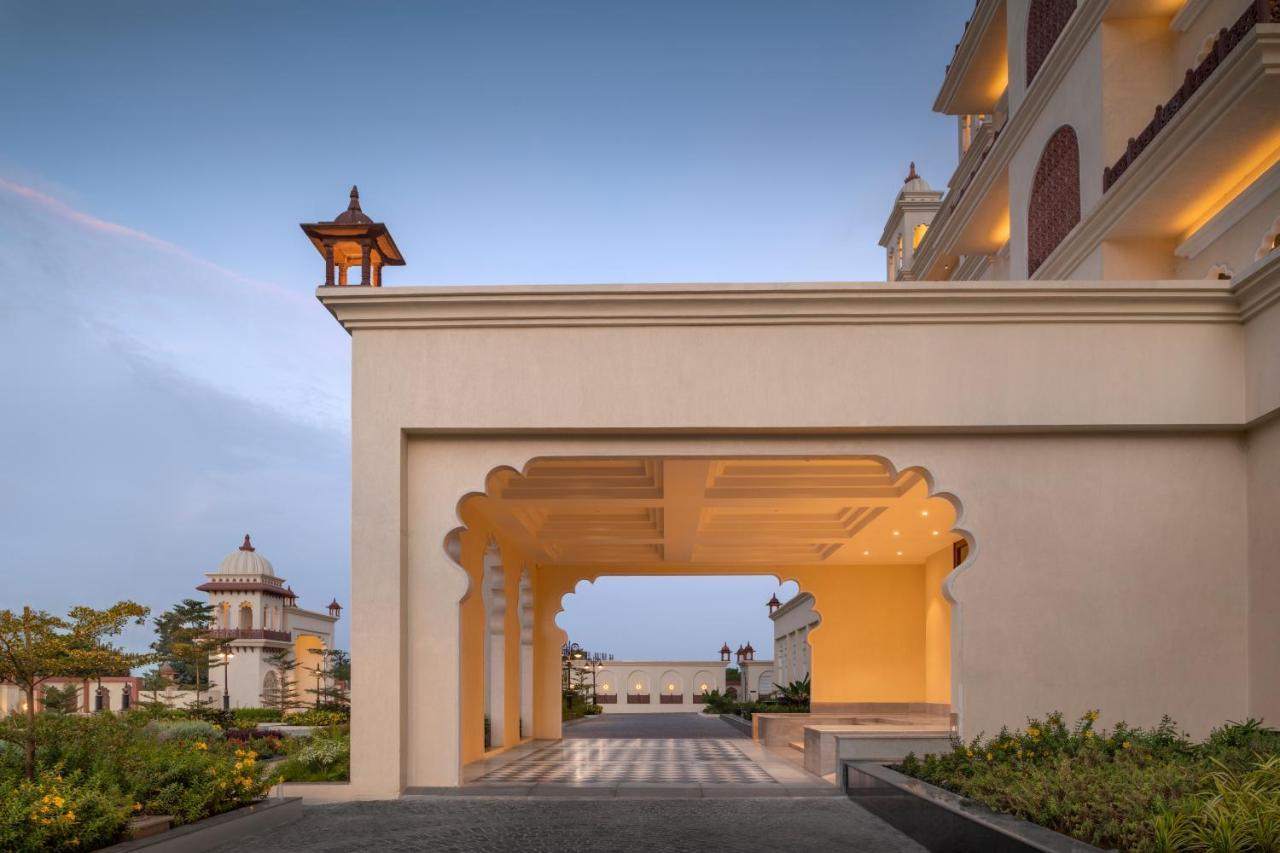 Uday Palace Navsari, A Member Of Radisson Individuals Exterior foto
